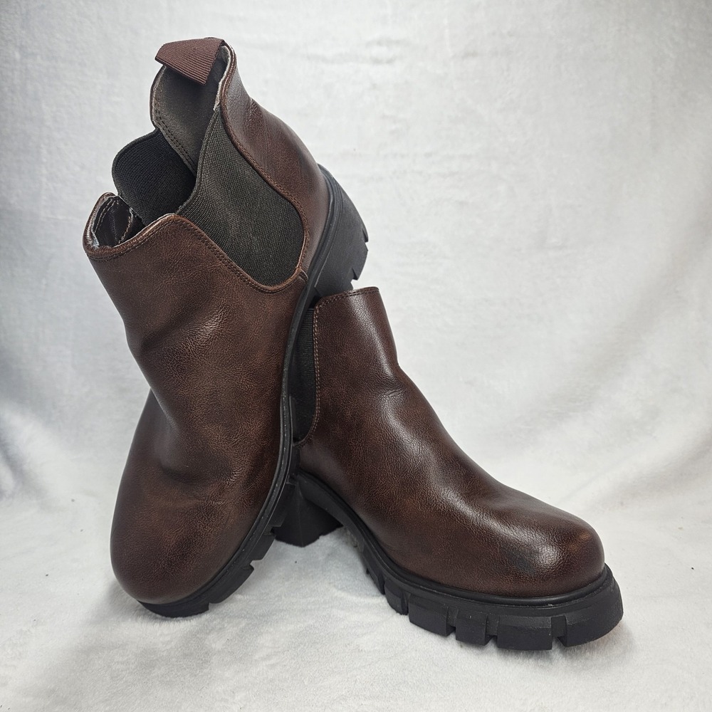 SODA Brown Ankle Boots Women's Size 9 Chunky Lug Sole Pull-On Chelsea